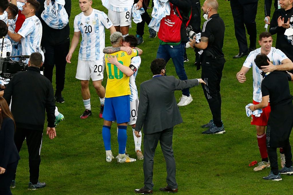 Neymar hylder Messi: Da jeg tabte, krammede jeg den bedste spiller i historien